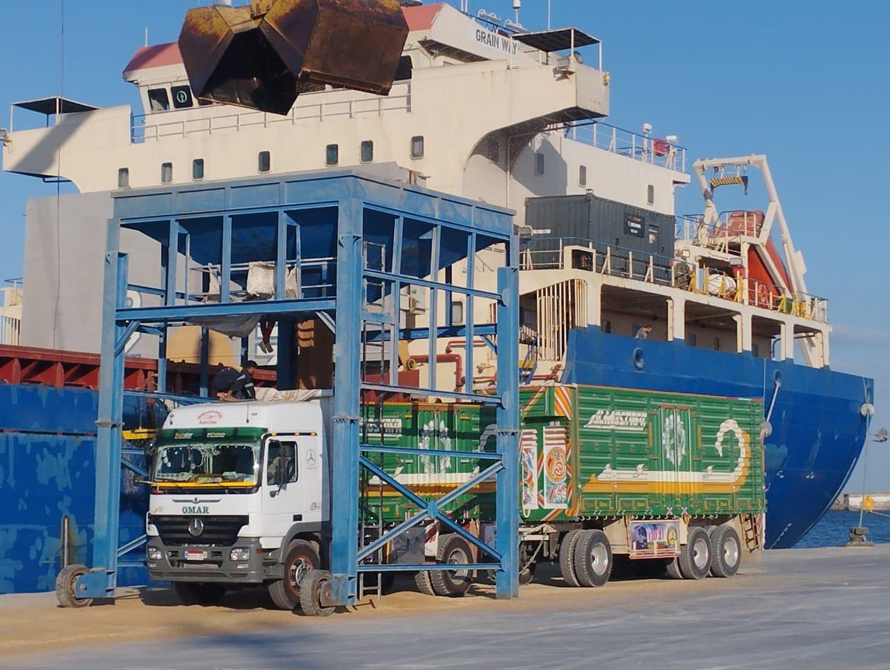 Discharge crane operations