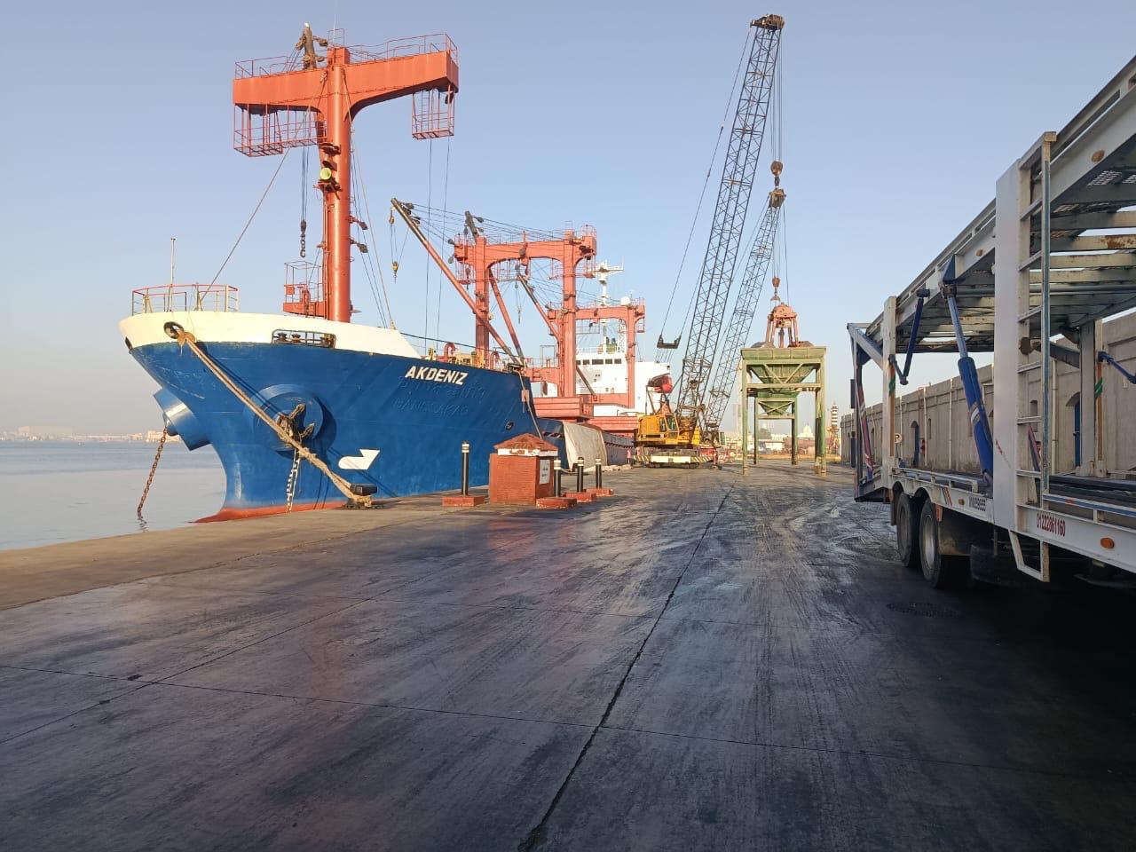 Crane and vessel at berth